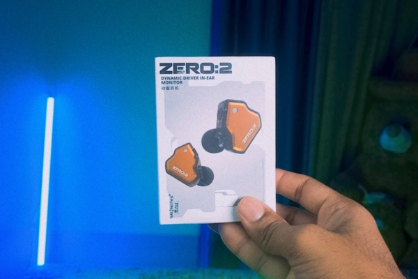 7Hz Zero 2 IEM unboxing showing transparent shells, cable, and multiple colored eartips