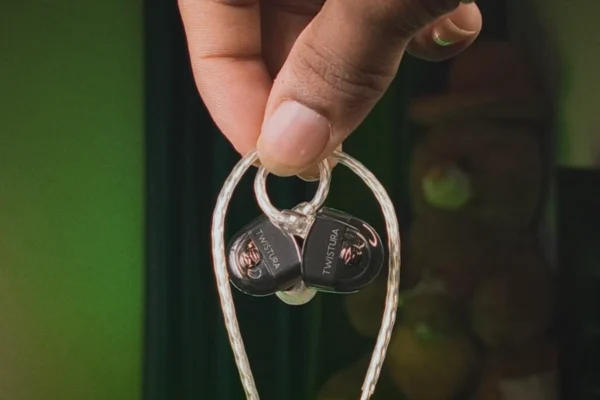 Twistura D Minor Review